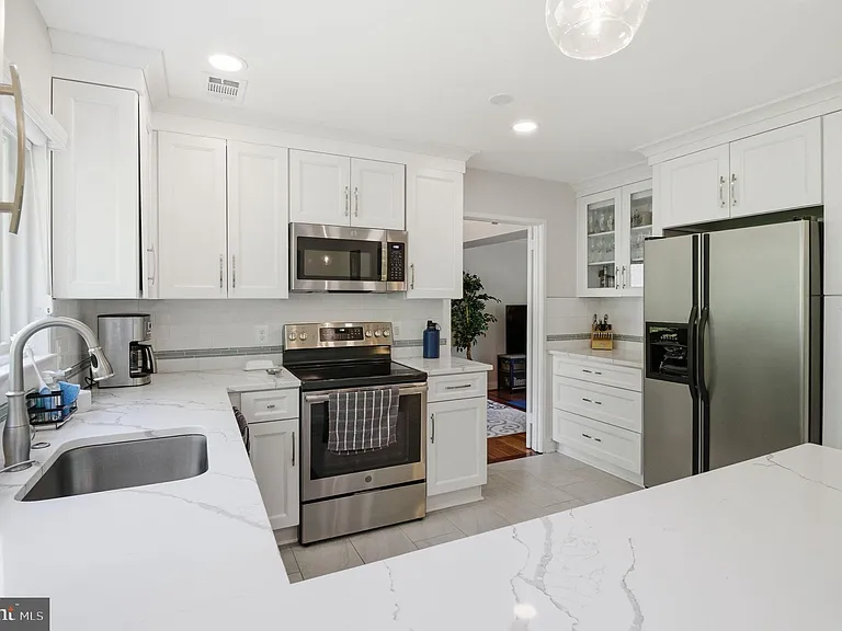 1509 Farsta Ct — Photo 9