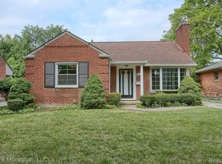 469 Lexington Rd, Grosse Pointe Farms, MI 48236