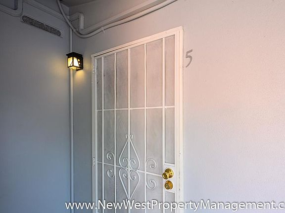 4th image of 2559 C St #5