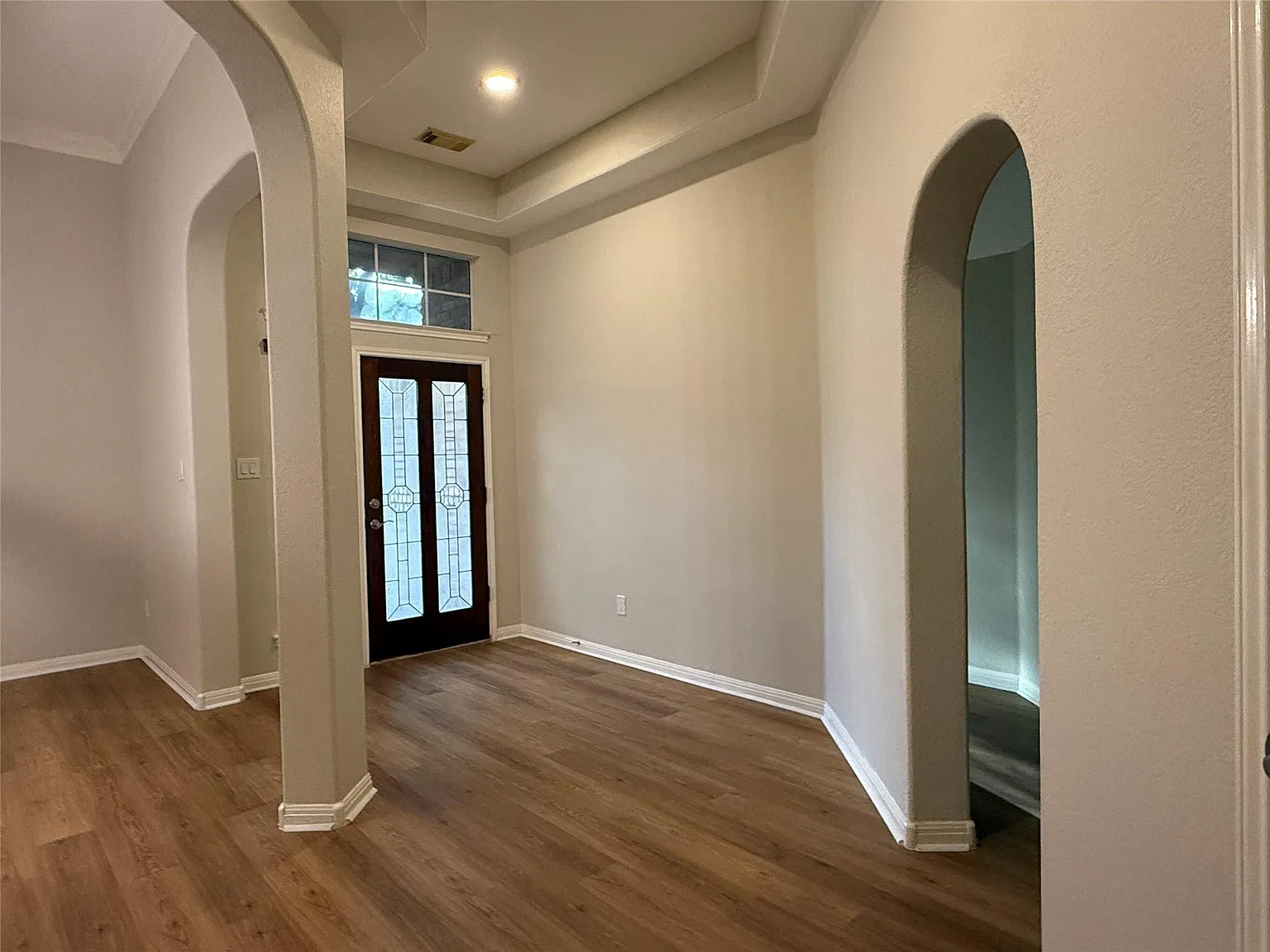 4 bed, 2.5 bath, 2855 sqft, $2,900 — Photo 2