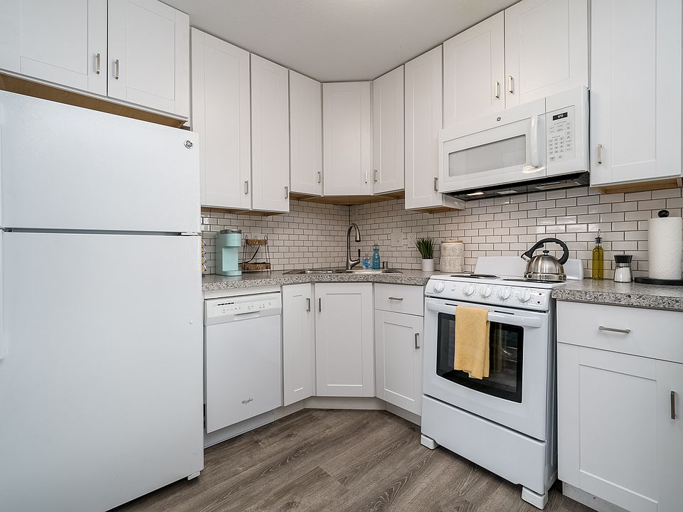 1st image of 901 E 46th Ct APT 1