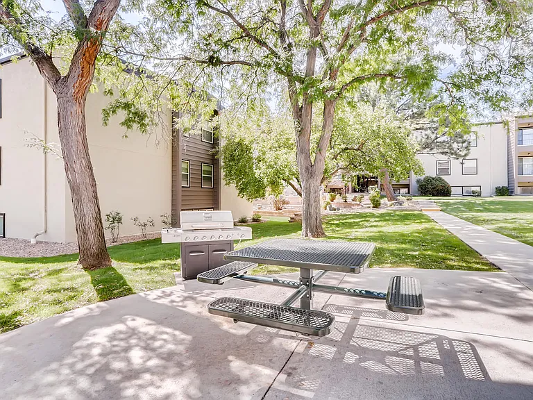 Sterling Heights, Greeley, Co. Apartments