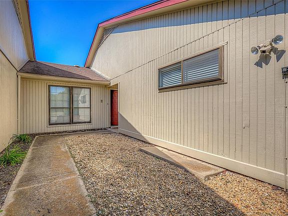 4th image of 4131 Greenway Dr