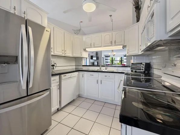 7673 Tahiti Lane #203, Lake Worth, FL 33467