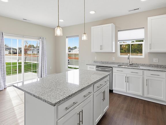 4th image of 88 Wellesley Dr