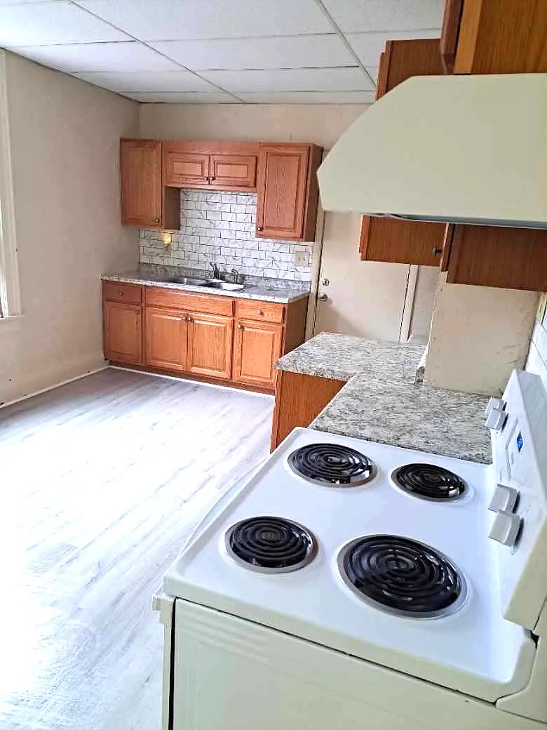 323-325 West Otterman St - 2 — Photo 1