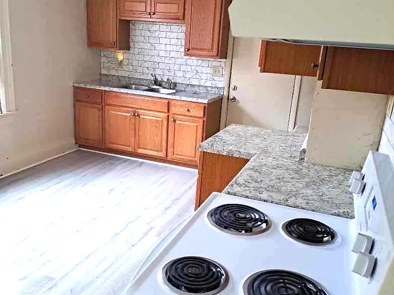 323-325 W Otterman St #2 — Photo 1