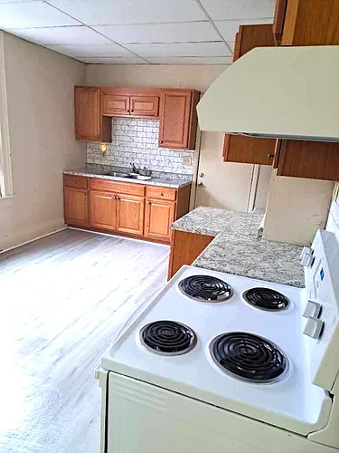 323-325 W Otterman St #2 Photo 1