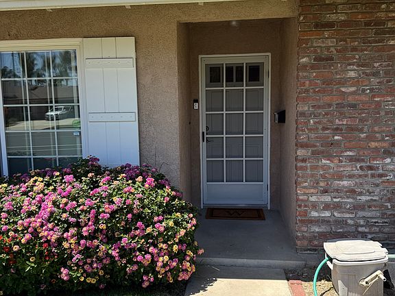 3rd image of 891 Rosewood Ave