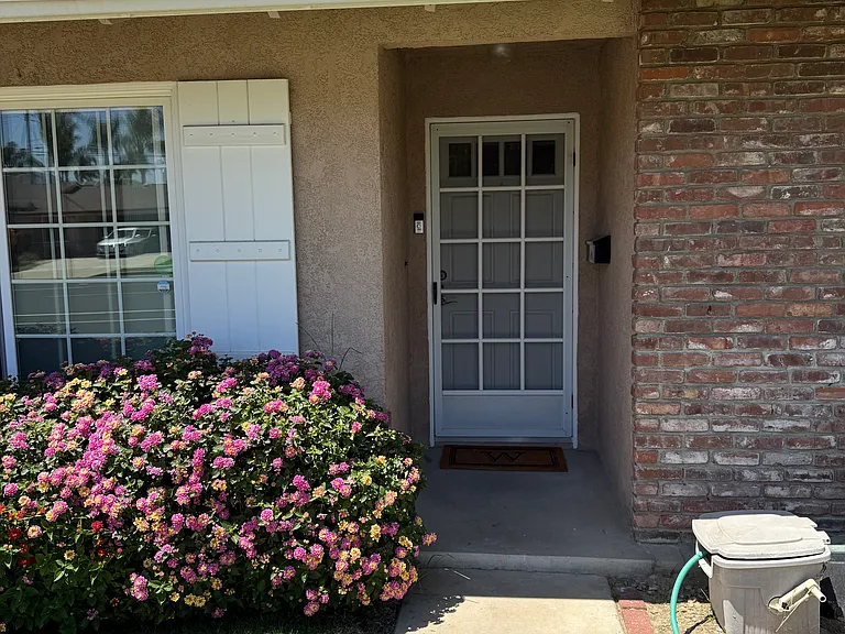 891 Rosewood Ave — Photo 3