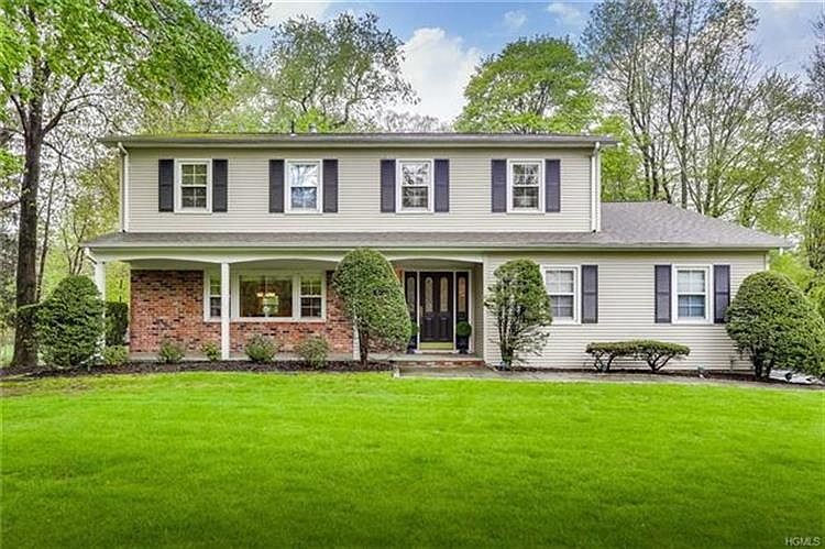 1st image of 11 Gerlach Dr