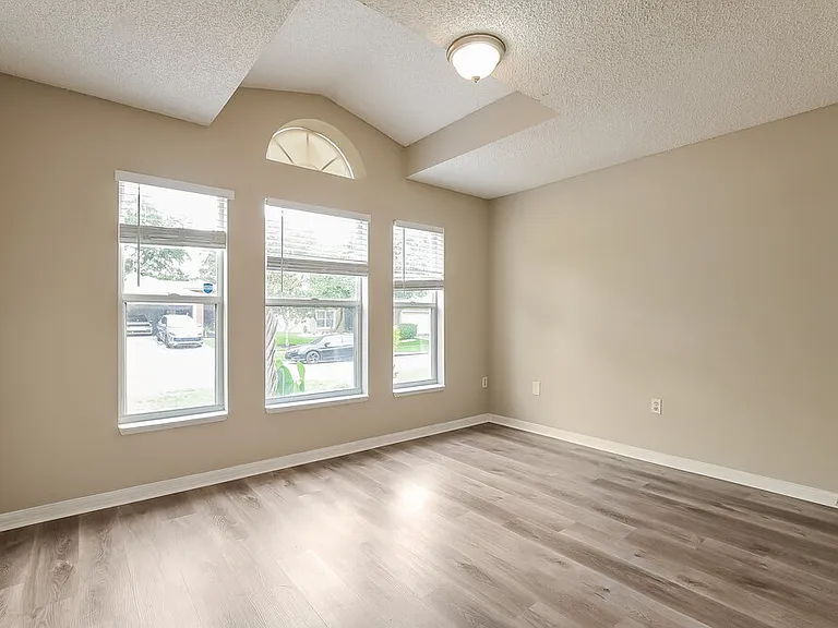 932 Vanderbilt Dr — Photo 14