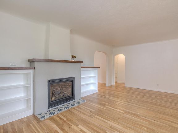 3rd image of 310 Wellesley Dr SE