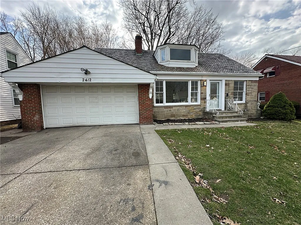 2412 N Taylor Rd photo 1