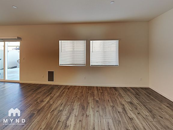 3rd image of 3831 Berrybridge St
