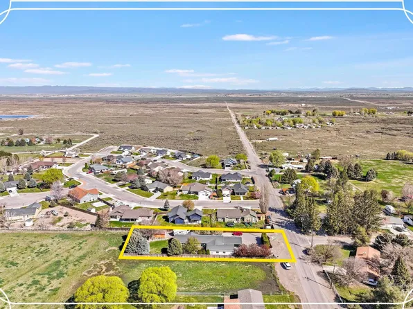 309 N Grape St, Shoshone, ID 83352