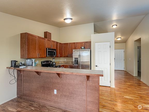 3rd image of 1316 W Century Street