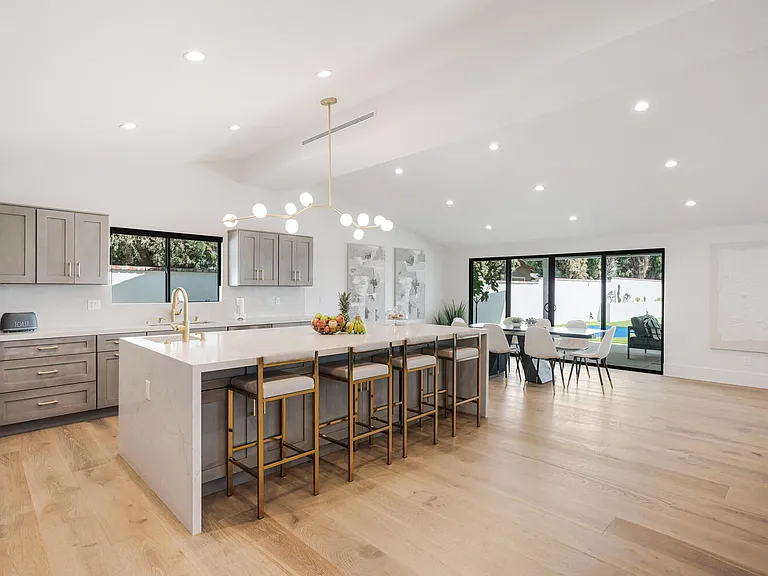 5718 Wallis Ln — Photo 8