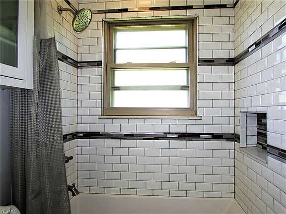 5th image of 4464 W 168th St