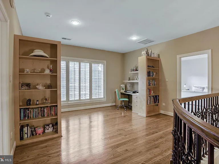 9864 Walker Glen Ct — Photo 106