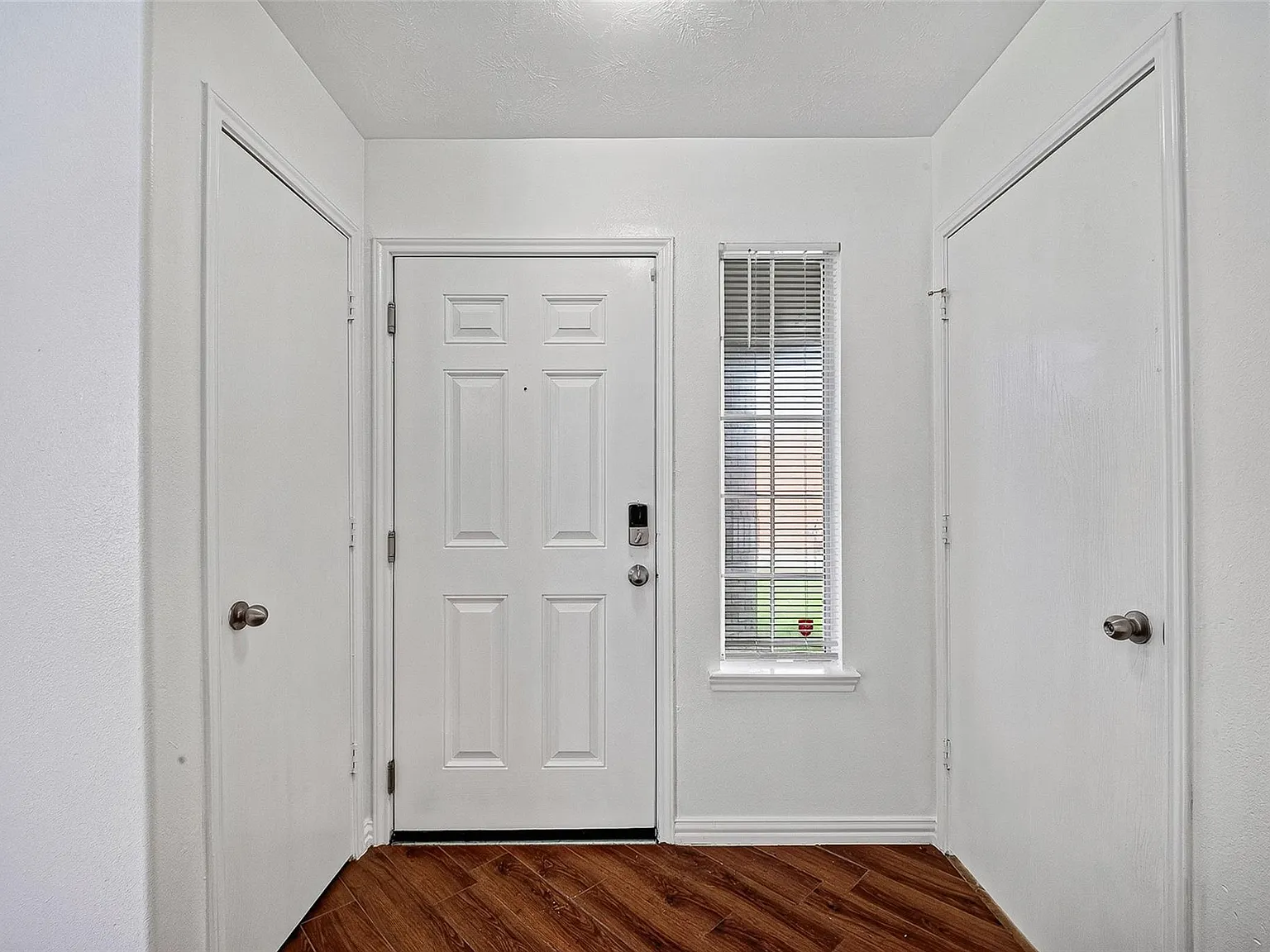 3 bed, 2.5 bath, 1703 sqft, $1,900 — Photo 3