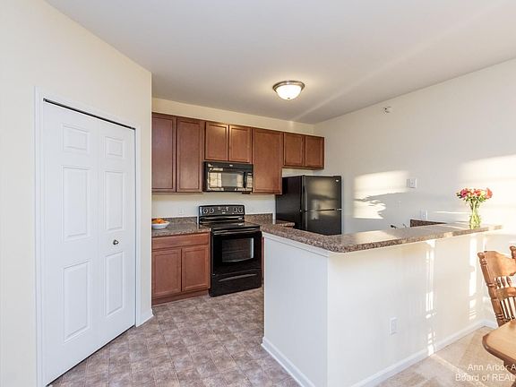 4th image of 1044 W Summerfield Glen Cir #76