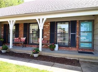 9533 Glenwood St, Overland Park, KS 66212