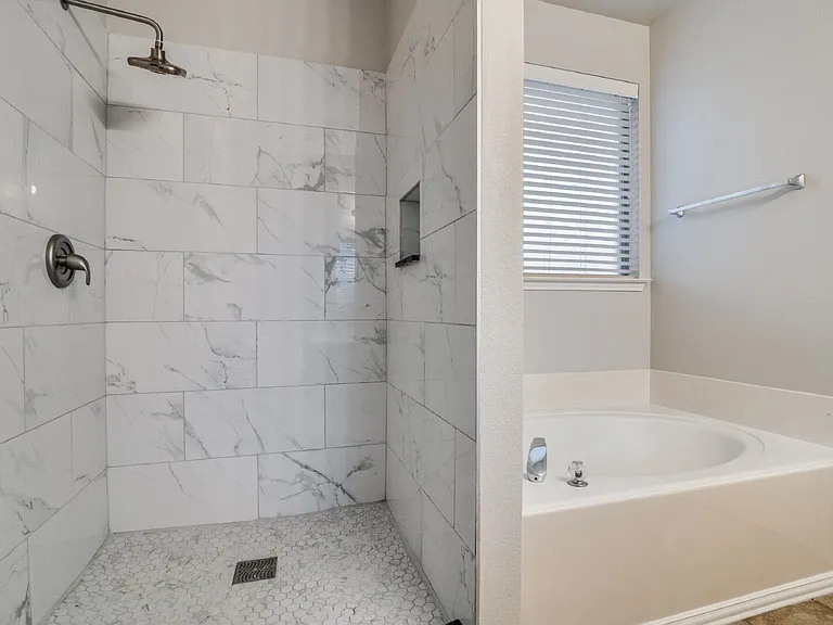 3646 Hawthorne Trl — Photo 16