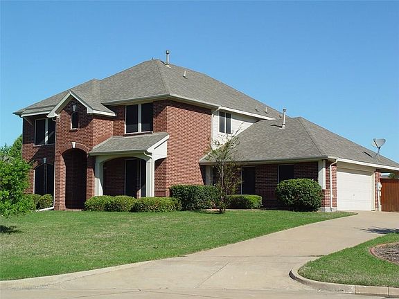 3rd image of 102 Crestwood Ct