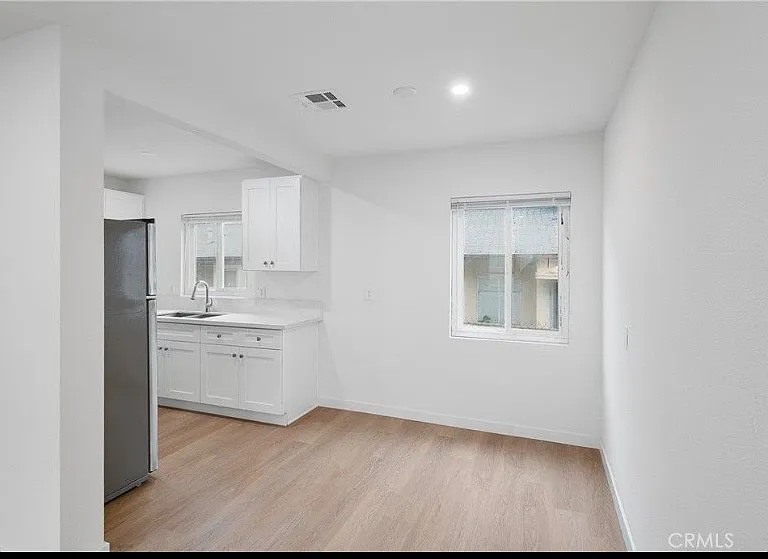 240 E Providencia Ave — Photo 2