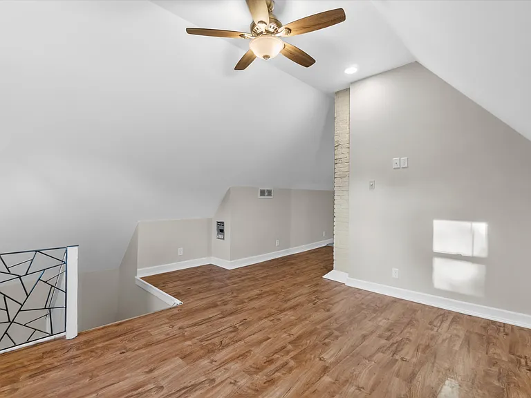 1827 N 1st St #1827 — Photo 3