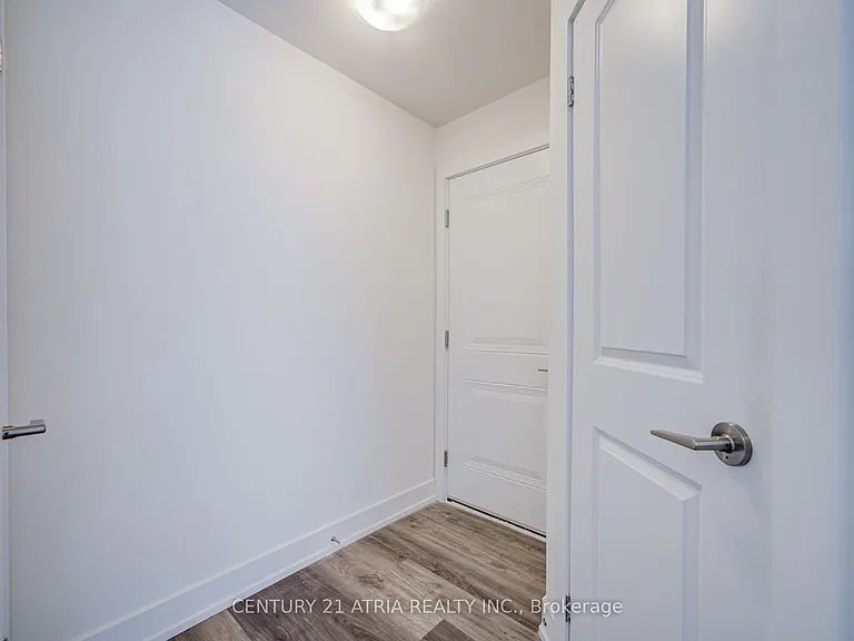 1 Bond Cres #1 — Photo 6