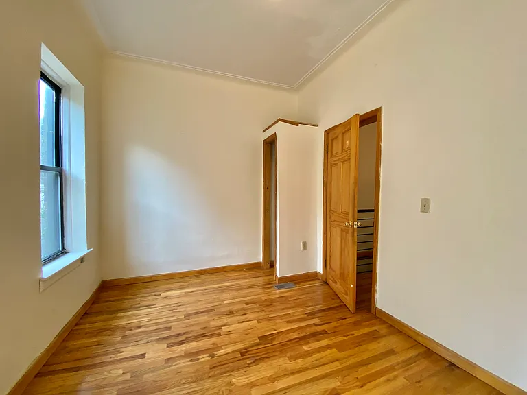 1061 Bergen St #4 — Photo 10