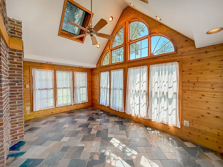 1237 Pine Grove Rd — Photo 21