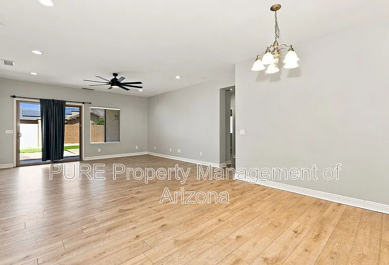 536 E Yellow Wood Ave — Photo 2