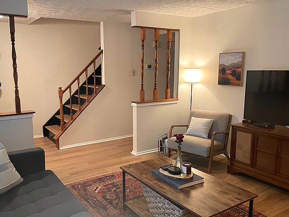 5th image of 8163 Willowdale Ct