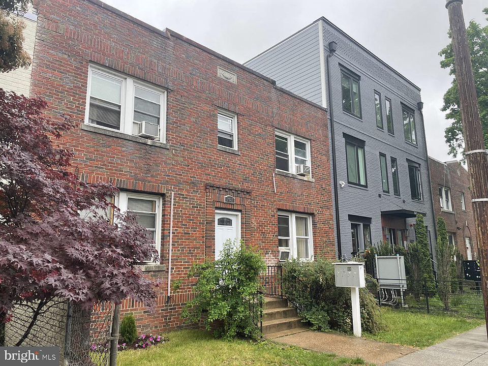 2nd image of 1027 16th St NE #158