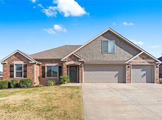 590 Douglas St, Pea Ridge, AR 72751