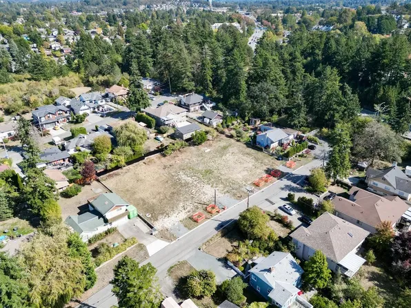 710 Violet Ave, Saanich, BC V8Z 2R3