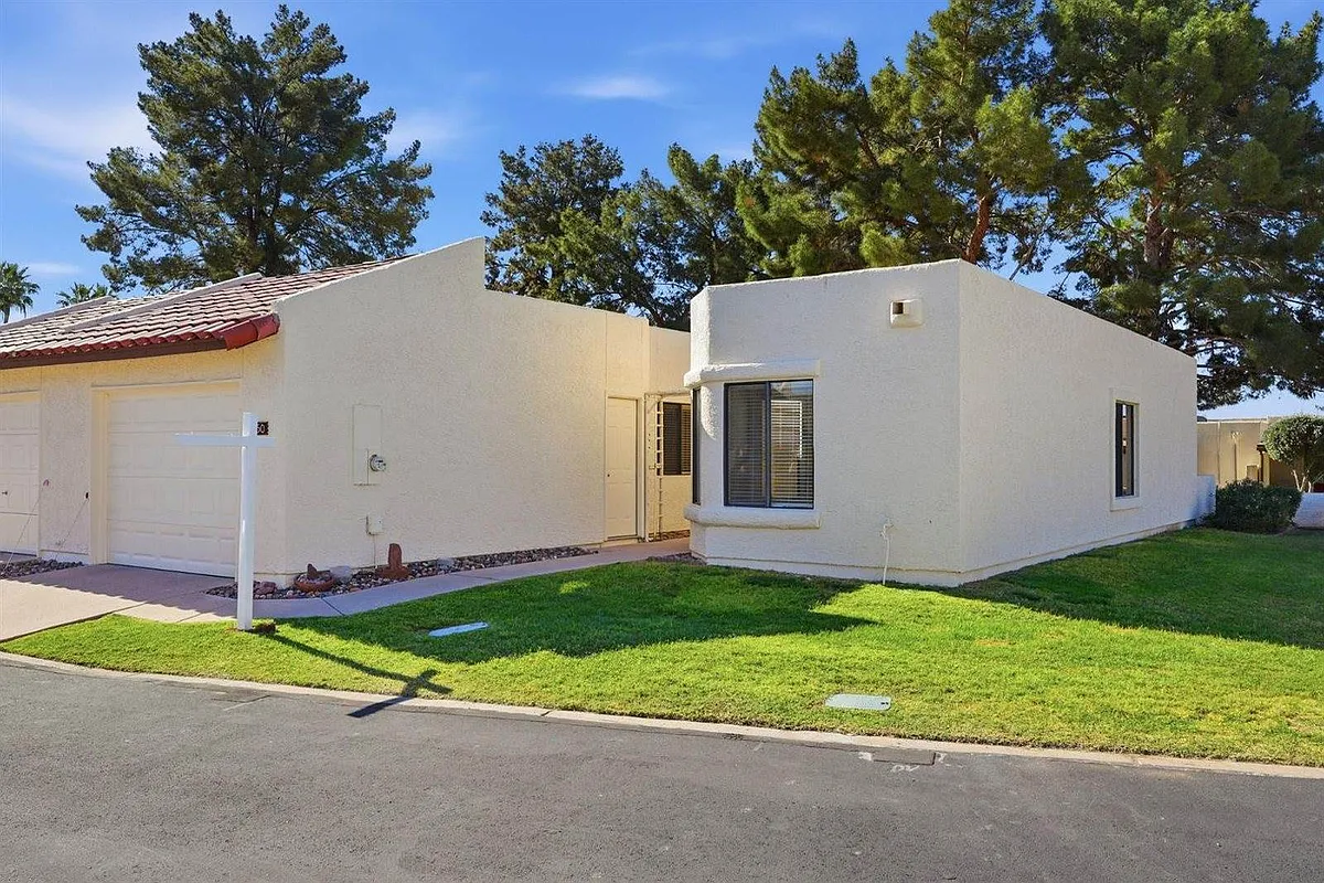 Building Photo - 650 S Arrowwood Way