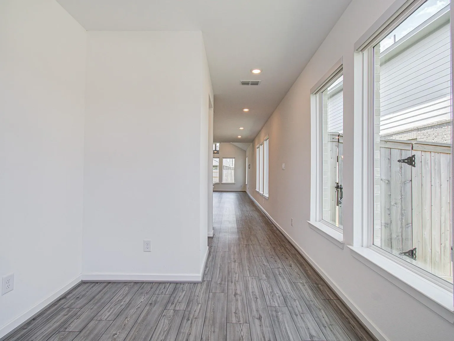 4 bed, 3.0 bath, 2509 sqft, $2,850 — Photo 3