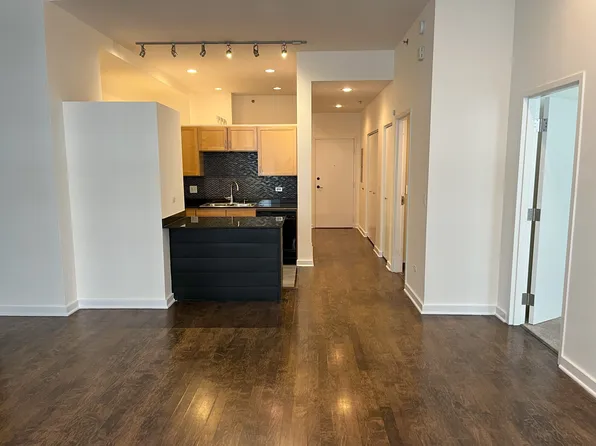 5 N Wabash Ave, Chicago, IL 60602