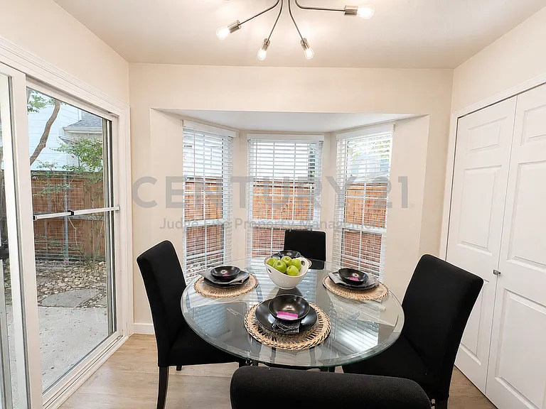300 Lamesa Ct — Photo 11