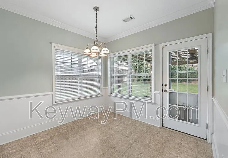4890 Somerset Dr — Photo 11