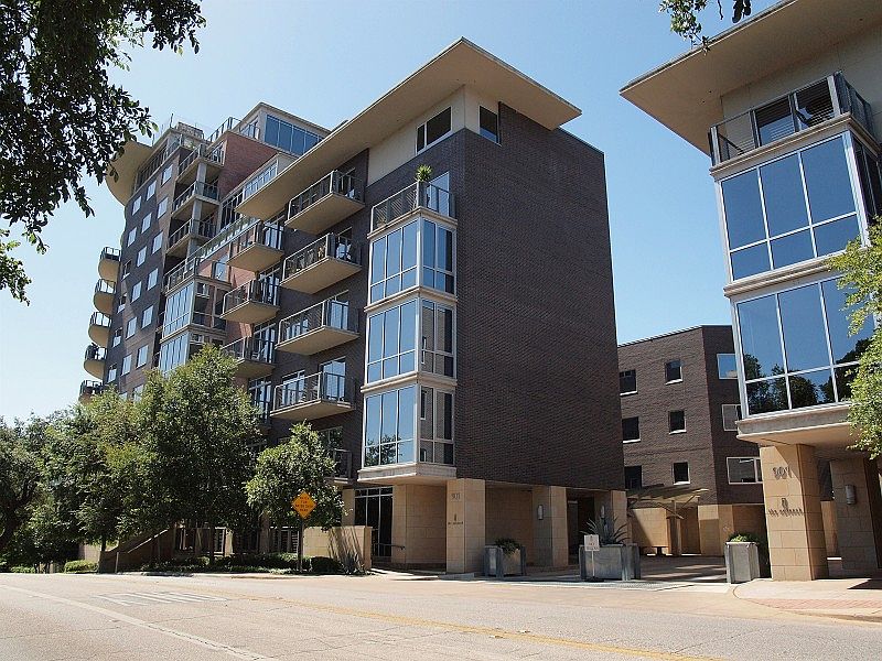 1st image of 901 W 9th St APT 205