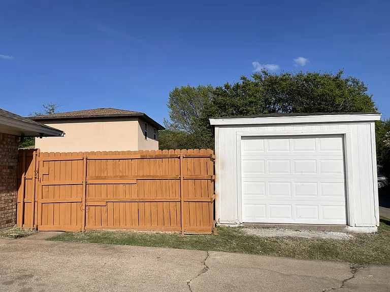 804 Lake Highlands Dr — Photo 3