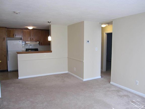 4th image of 194 Lincoln St APT 2