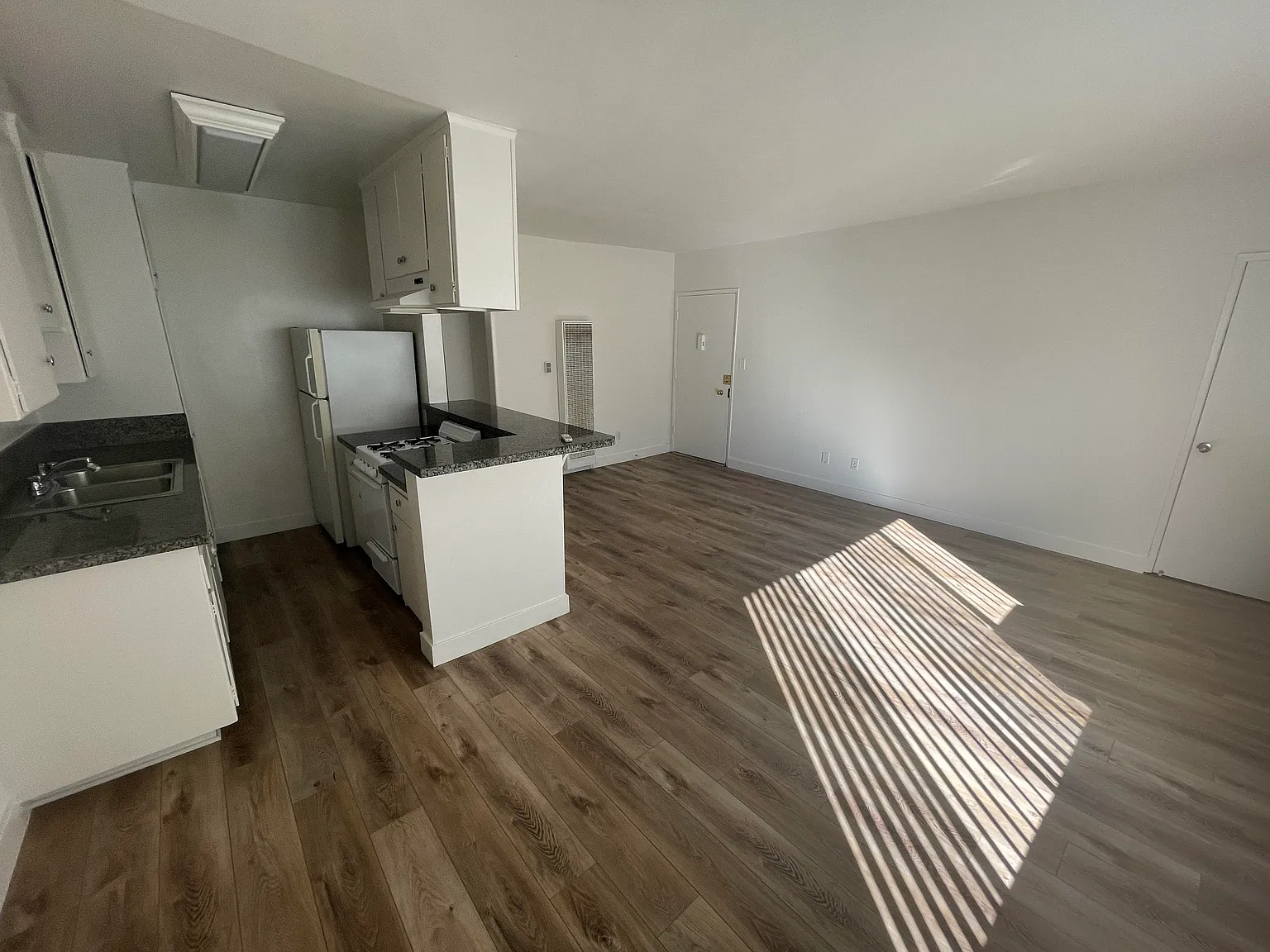 1 bed, 650 sqft, $2,195 — Photo 2