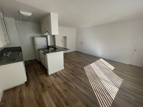 3rd image of 3609 Keystone Ave