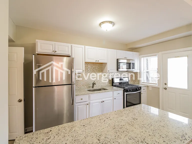 132 N Monastery Ave — Photo 5